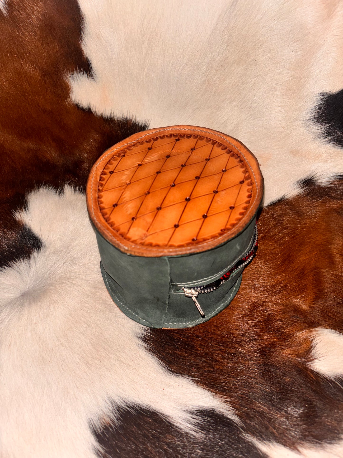 Round zipper pouch