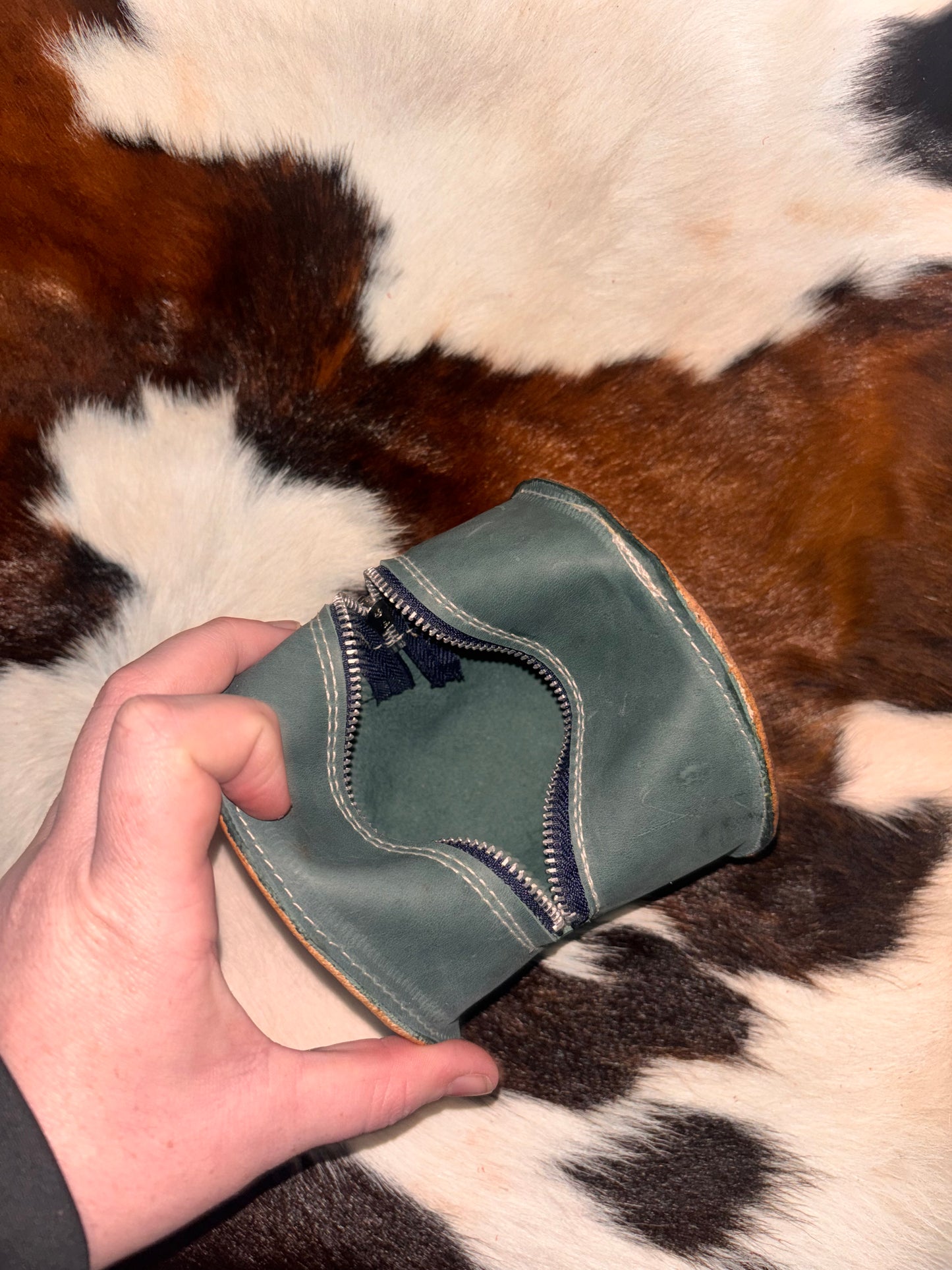 Round zipper pouch