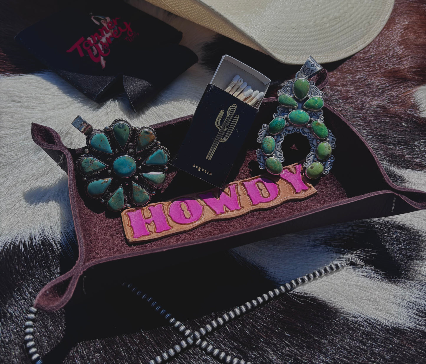 Leather tray/bowl “HOWDY”