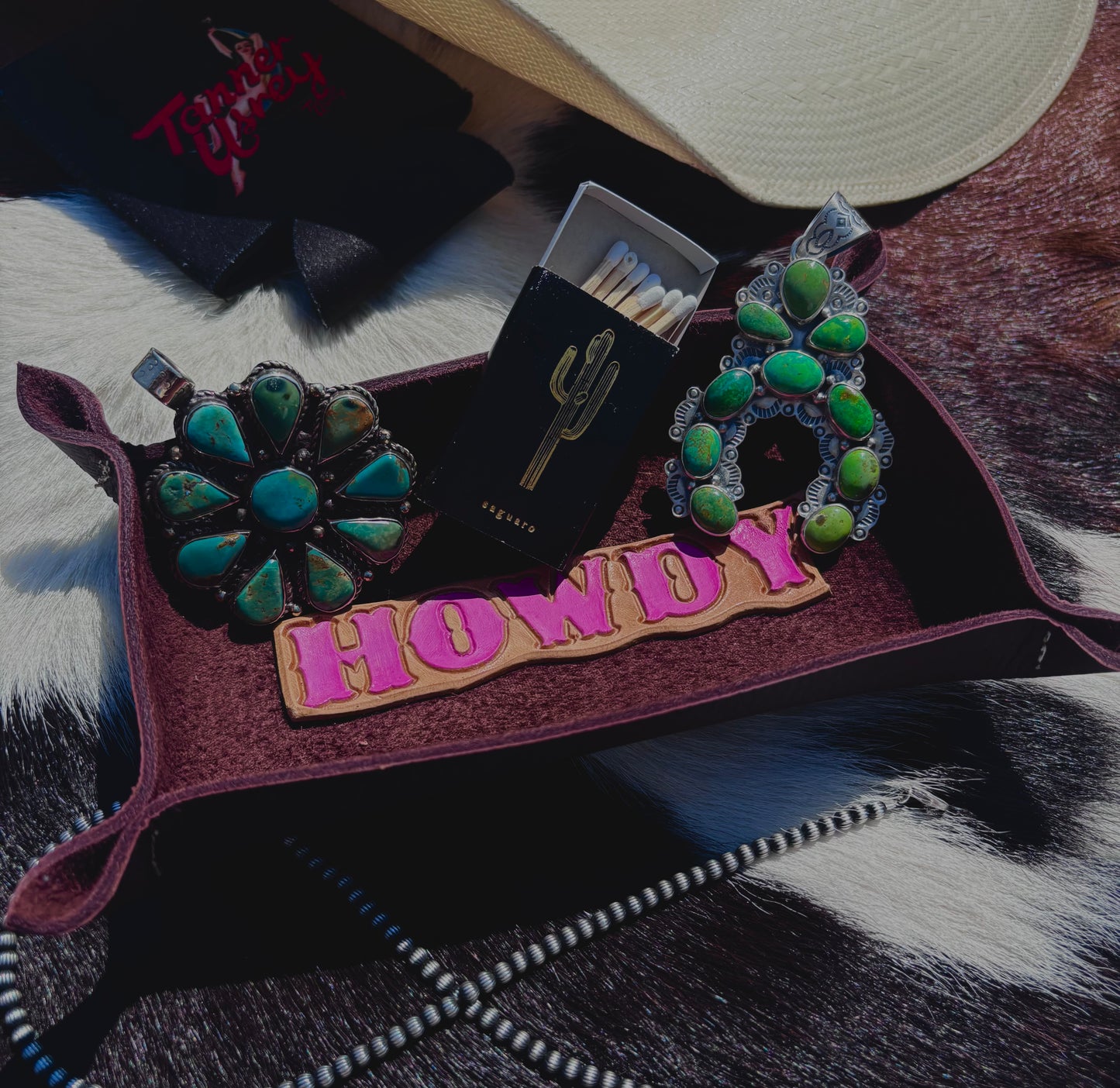 Leather tray/bowl “HOWDY”