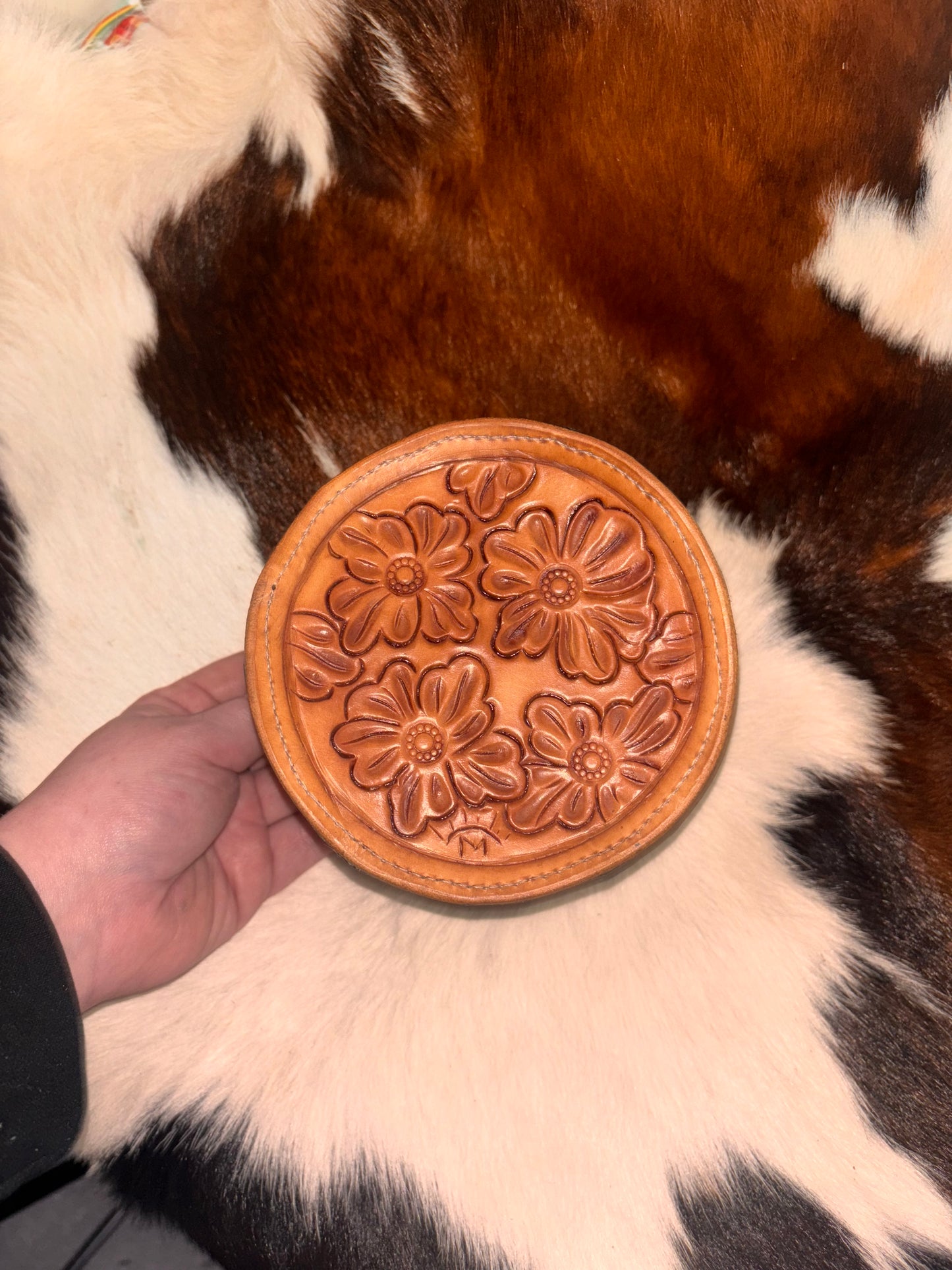 Round zipper pouch