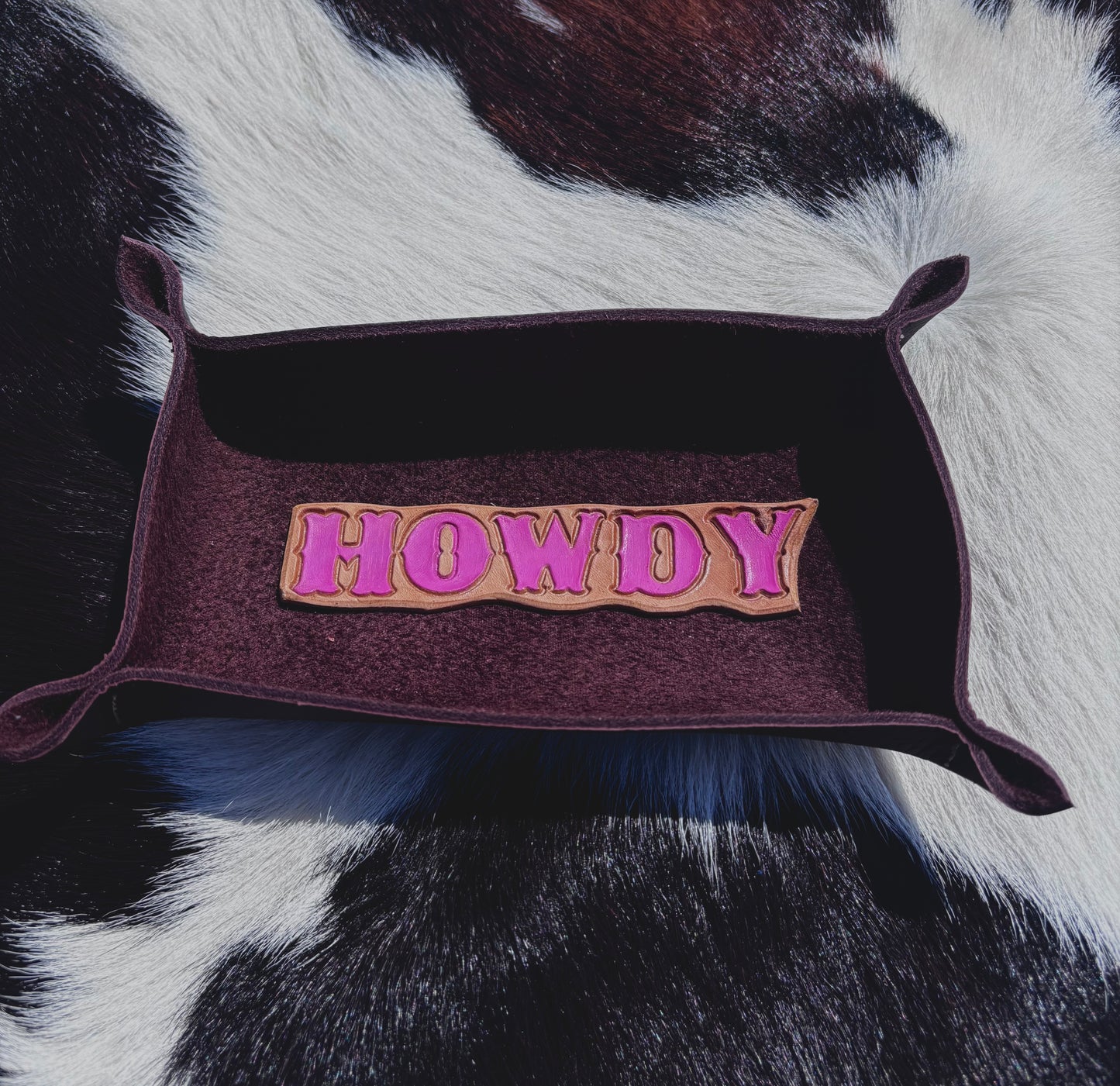 Leather tray/bowl “HOWDY”