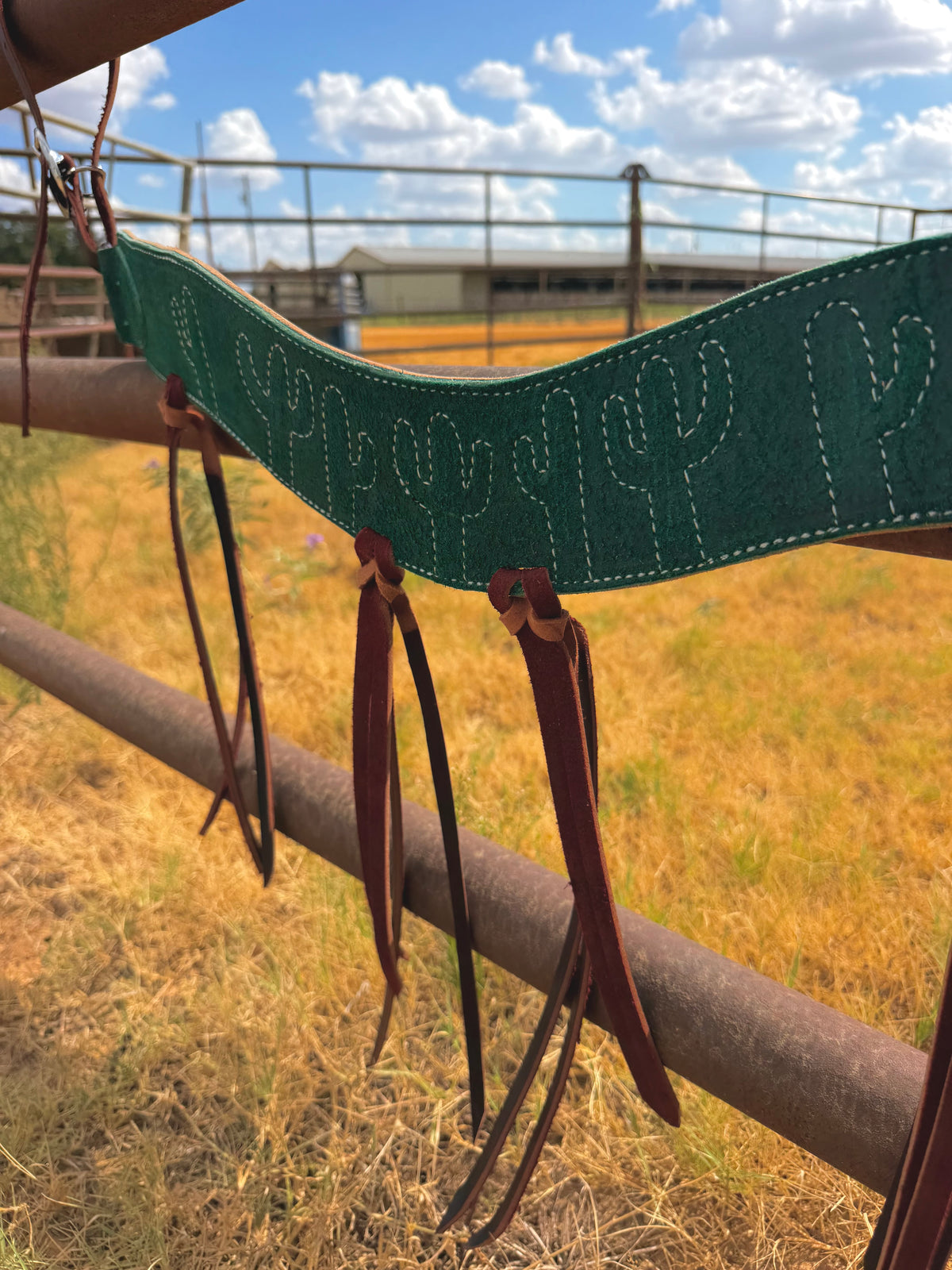 Green stitched tripping collar