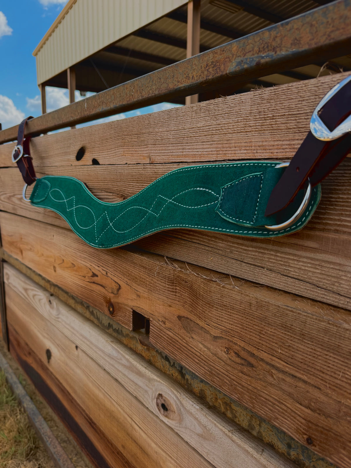 Green stitched tripping collar