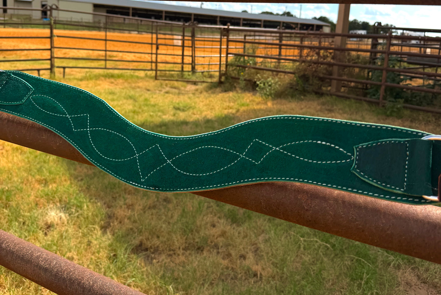 Green stitched tripping collar